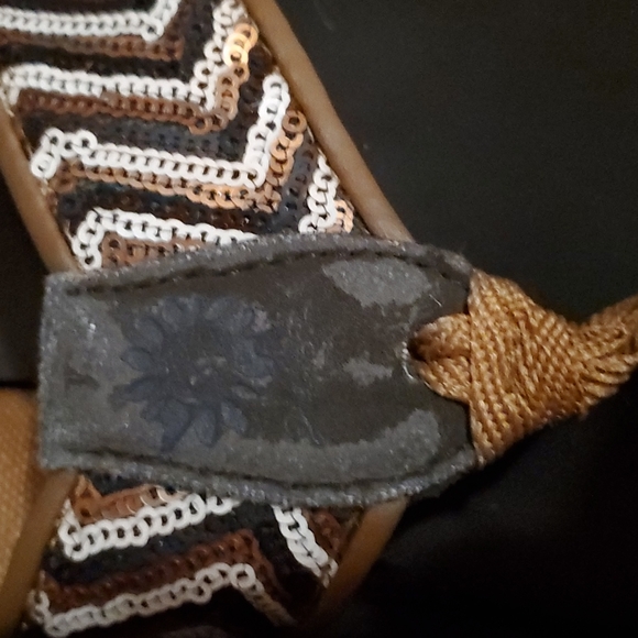 YELLOW BOX Brown Pepper Sequin Flip Flops, Women's Size 7. GC - Picture 6 of 6